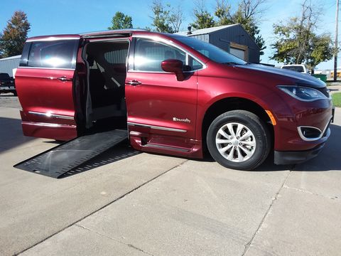 Used Wheelchair Van For Sale: 2018 Chrysler Pacifica Touring L Wheelchair Accessible Van For Sale with a BraunAbility - Chrysler Infloor on it. VIN: 2C4RC1BG2JR228636