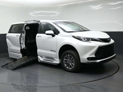 New Wheelchair Van For Sale: 2026 Toyota Sienna XLE Wheelchair Accessible Van For Sale with a BraunAbility Toyota Sienna Hybrid Power Foldout on it. VIN: 5TDYRKEC5TS342293