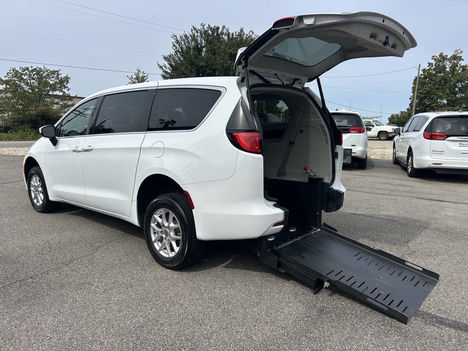 Used Wheelchair Van For Sale: 2022 Chrysler Voyager LX 4dr Mini Van Wheelchair Accessible Van For Sale with a  on it. VIN: 2C4RC1CG5NR155122