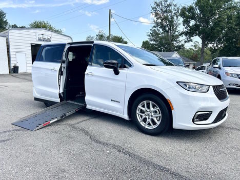 Used Wheelchair Van For Sale: 2024 Chrysler Pacifica Touring 4dr Mini Van Wheelchair Accessible Van For Sale with a  on it. VIN: 2C4RC1FG4RR134182