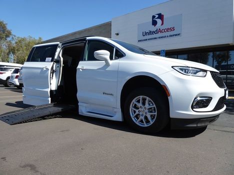 Used Wheelchair Van For Sale: 2022 Chrysler Pacifica Touring L Wheelchair Accessible Van For Sale with a BraunAbility XT on it. VIN: 2C4RC1BG0NR185548