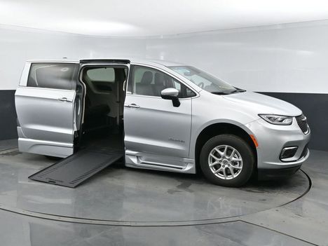 Used Wheelchair Van For Sale: 2023 Chrysler Pacifica Touring L Safety Wheelchair Accessible Van For Sale with a BraunAbility XI on it. VIN: 2C4RC1BG0PR591638