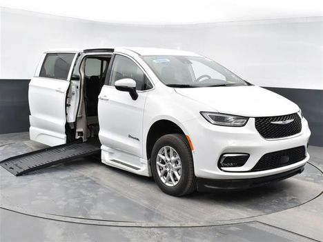 Used Wheelchair Van For Sale: 2023 Chrysler Pacifica Touring L Wheelchair Accessible Van For Sale with a BraunAbility XT on it. VIN: 2C4RC1BG0PR605862