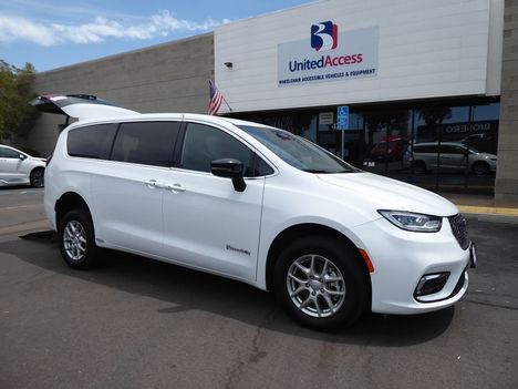 Used Wheelchair Van For Sale: 2025 Chrysler Pacifica Select Safety Wheelchair Accessible Van For Sale with a BraunAbility Manual Rear Entry on it. VIN: 2C4RC1BG1SR579345