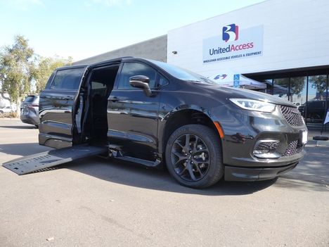 Used Wheelchair Van For Sale: 2023 Chrysler Pacifica Touring L Wheelchair Accessible Van For Sale with a BraunAbility XT on it. VIN: 2C4RC1BG2PR538018