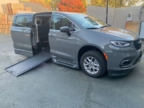 Used Wheelchair Van For Sale: 2023 Chrysler Pacifica Touring L Safety Wheelchair Accessible Van For Sale with a BraunAbility XI on it. VIN: 2C4RC1BG3PR568600