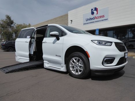 Used Wheelchair Van For Sale: 2023 Chrysler Pacifica Touring L Wheelchair Accessible Van For Sale with a BraunAbility XT on it. VIN: 2C4RC1BG5PR601418
