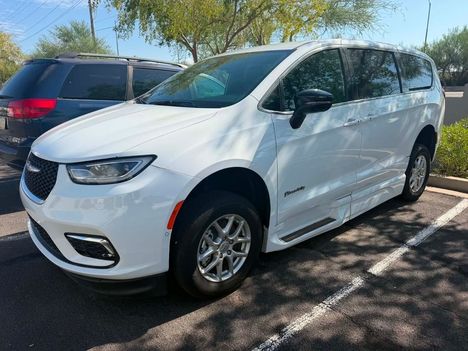 Used Wheelchair Van For Sale: 2025 Chrysler Pacifica Select Safety Wheelchair Accessible Van For Sale with a BraunAbility XI on it. VIN: 2C4RC1BG6SR524891