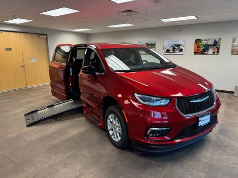 Used Wheelchair Van For Sale: 2025 Chrysler Pacifica Select Wheelchair Accessible Van For Sale with a BraunAbility XT on it. VIN: 2C4RC1BG6SR524986