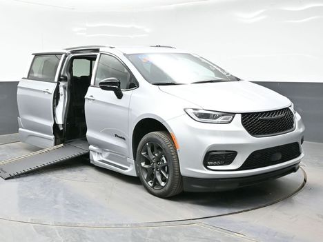 New Wheelchair Van For Sale: 2026 Chrysler Pacifica Select Sport Wheelchair Accessible Van For Sale with a BraunAbility XI on it. VIN: 2C4RC1BG6TR232398