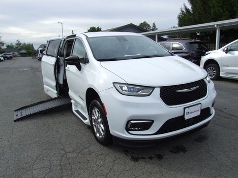 Used Wheelchair Van For Sale: 2024 Chrysler Pacifica Touring L Wheelchair Accessible Van For Sale with a BraunAbility XT on it. VIN: 2C4RC1BG7RR155551