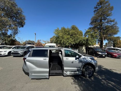 Used Wheelchair Van For Sale: 2025 Toyota Sienna XLE Plus Wheelchair Accessible Van For Sale with a BraunAbility XI on it. VIN: 5TDJRKEC0SS276817