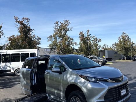 Used Wheelchair Van For Sale: 2025 Toyota Sienna XLE Plus Wheelchair Accessible Van For Sale with a BraunAbility XT on it. VIN: 5TDJRKECXSS242450