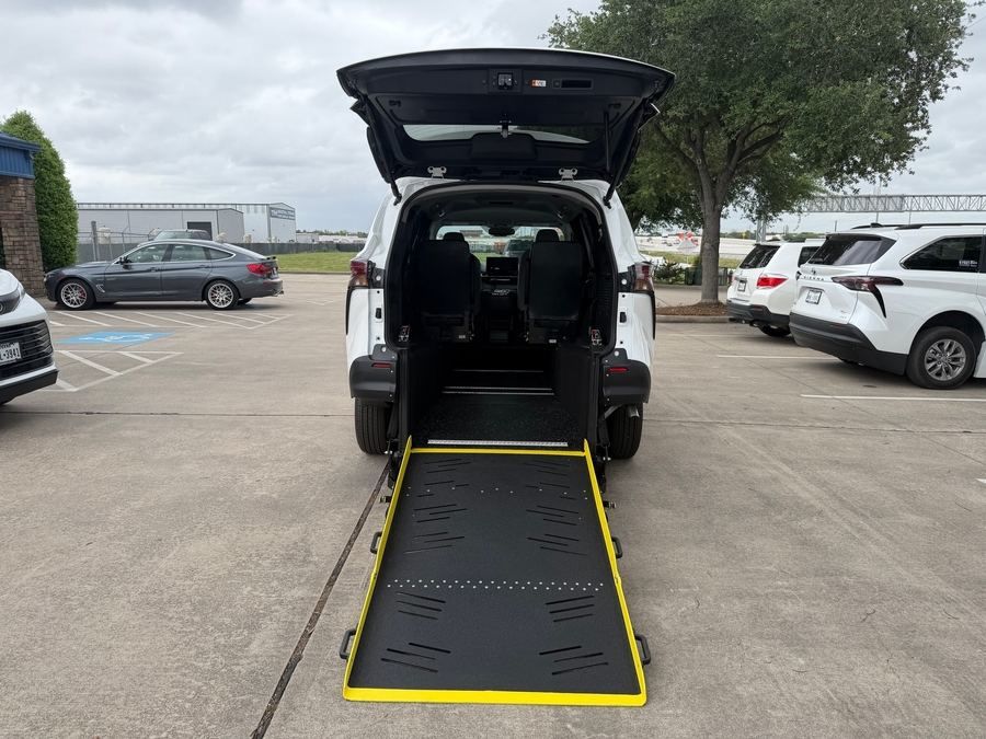 New Wheelchair Van For Sale: 2026 Toyota Sienna LE w swivel 2nd row Wheelchair Accessible Van For Sale with a Rear Entry on it. VIN: 5TDKRKEC0TS303584