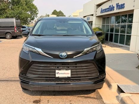 Used Wheelchair Van For Sale: 2024 Toyota Sienna LE Wheelchair Accessible Van For Sale with a BraunAbility XT on it. VIN: 5TDKRKEC1RS206032