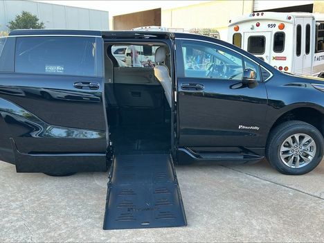 Used Wheelchair Van For Sale: 2024 Toyota Sienna LE Base Wheelchair Accessible Van For Sale with a BraunAbility XT on it. VIN: 5TDKRKEC4RS205960