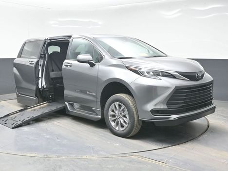 New Wheelchair Van For Sale: 2026 Toyota Sienna LE Wheelchair Accessible Van For Sale with a BraunAbility XT on it. VIN: 5TDKRKEC6TS324827