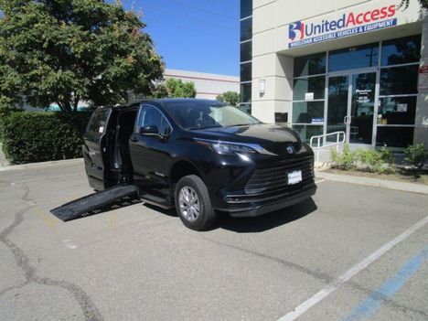 Used Wheelchair Van For Sale: 2024 Toyota Sienna LE Base Wheelchair Accessible Van For Sale with a BraunAbility XT on it. VIN: 5TDKRKECXRS205820