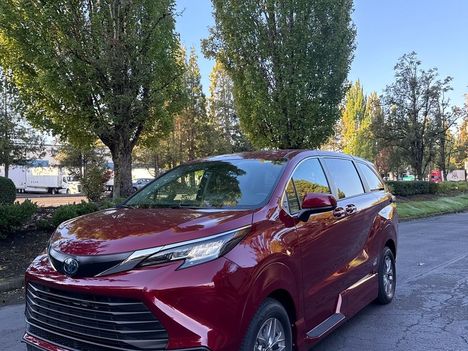 Used Wheelchair Van For Sale: 2022 Toyota Sienna LE AWD Wheelchair Accessible Van For Sale with a VMI Northstar on it. VIN: 5TDKSKFC4NS071190