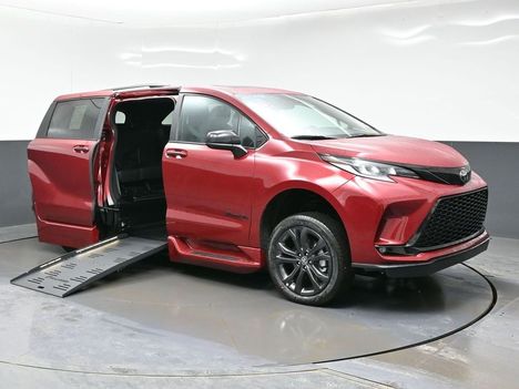 New Wheelchair Van For Sale: 2026 Toyota Sienna XSE Sport Wheelchair Accessible Van For Sale with a BraunAbility XT on it. VIN: 5TDXRKEC6TS347935