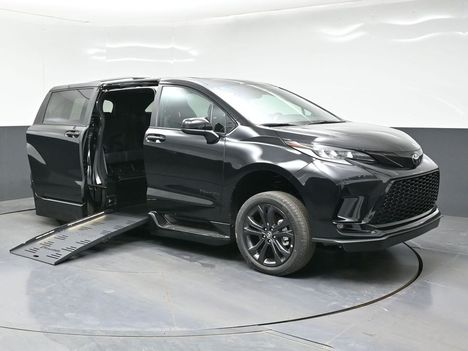 New Wheelchair Van For Sale: 2026 Toyota Sienna XSE Sport Wheelchair Accessible Van For Sale with a BraunAbility XT on it. VIN: 5TDXRKEC8TS311356