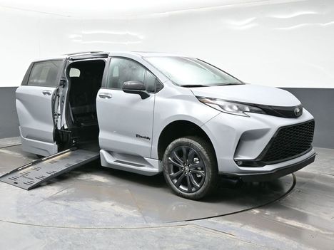 New Wheelchair Van For Sale: 2026 Toyota Sienna XSE Sport Wheelchair Accessible Van For Sale with a BraunAbility XT on it. VIN: 5TDXRKEC8TS323278
