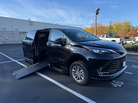 Used Wheelchair Van For Sale: 2024 Toyota Sienna XLE Base Wheelchair Accessible Van For Sale with a BraunAbility XI on it. VIN: 5TDYRKEC0RS221602