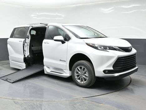 New Wheelchair Van For Sale: 2026 Toyota Sienna XLE Base Wheelchair Accessible Van For Sale with a BraunAbility XI on it. VIN: 5TDYRKEC3TS304366