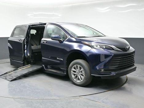 New Wheelchair Van For Sale: 2026 Toyota Sienna XLE Base Wheelchair Accessible Van For Sale with a BraunAbility XT on it. VIN: 5TDYRKEC4TS300505