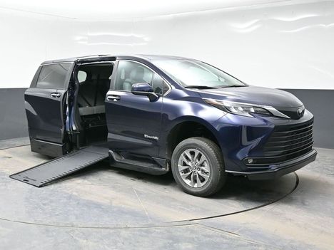 New Wheelchair Van For Sale: 2026 Toyota Sienna XLE Base Wheelchair Accessible Van For Sale with a BraunAbility XI on it. VIN: 5TDYRKEC4TS317983