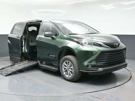 New Wheelchair Van For Sale: 2026 Toyota Sienna XLE Base Wheelchair Accessible Van For Sale with a BraunAbility XT on it. VIN: 5TDYRKEC9TS324461