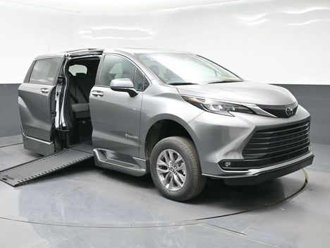 New Wheelchair Van For Sale: 2026 Toyota Sienna XLE Base Wheelchair Accessible Van For Sale with a BraunAbility XI on it. VIN: 5TDYRKECXTS316157