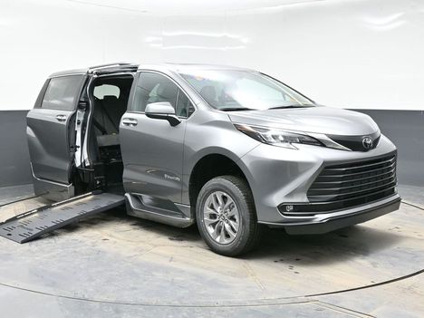 New Wheelchair Van For Sale: 2026 Toyota Sienna XLE Base Wheelchair Accessible Van For Sale with a BraunAbility XT on it. VIN: 5TDYRKECXTS337607