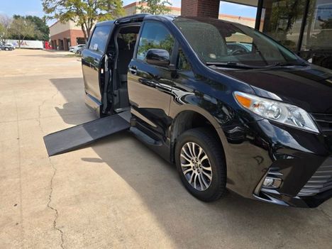 Used Wheelchair Van For Sale: 2018 Toyota Sienna XLE Wheelchair Accessible Van For Sale with a VMI Northstar on it. VIN: 5TDYZ3DC6JS909745