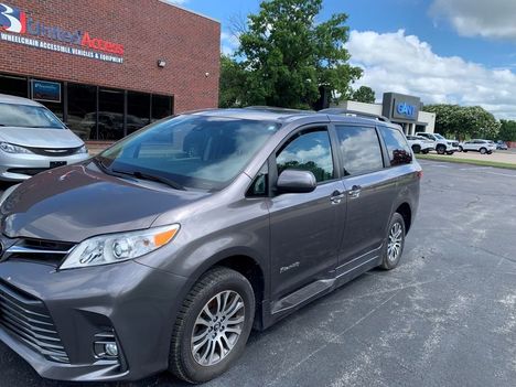 Used Wheelchair Van For Sale: 2020 Toyota Sienna XLE Wheelchair Accessible Van For Sale with a BraunAbility XI on it. VIN: 5TDYZ3DC9LS028752