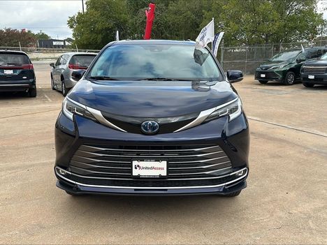 Used Wheelchair Van For Sale: 2021 Toyota Sienna Limited Wheelchair Accessible Van For Sale with a BraunAbility XT on it. VIN: 5TDZRKEC6MS032921