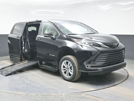 New Wheelchair Van For Sale: 2026 Toyota Sienna Limited Wheelchair Accessible Van For Sale with a BraunAbility XT on it. VIN: 5TDZRKEC7TS309333