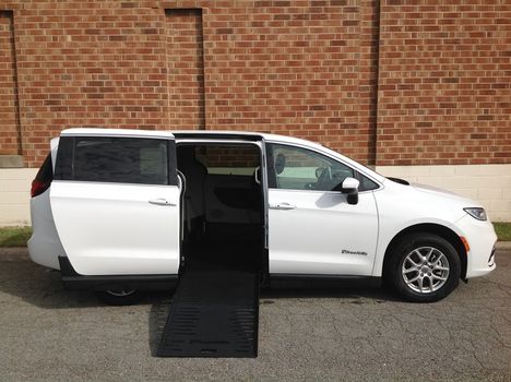 Used Wheelchair Van For Sale: 2023 Chrysler Pacifica Touring L Wheelchair Accessible Van For Sale with a  on it. VIN: 2C4RC1BG0PR606042