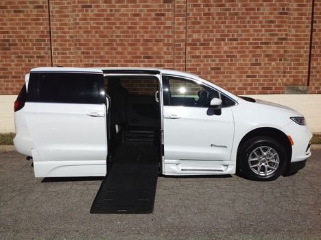 Used Wheelchair Van For Sale: 2023 Chrysler Pacifica Touring L Wheelchair Accessible Van For Sale with a  on it. VIN: 2C4RC1BG4PR524511