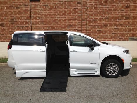 Used Wheelchair Van For Sale: 2024 Chrysler Pacifica Touring L Wheelchair Accessible Van For Sale with a  on it. VIN: 2C4RC1BG6RR118779