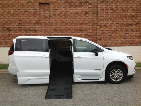 Used Wheelchair Van For Sale: 2024 Chrysler Pacifica Touring L Wheelchair Accessible Van For Sale with a  on it. VIN: 2C4RC1BG9RR176126