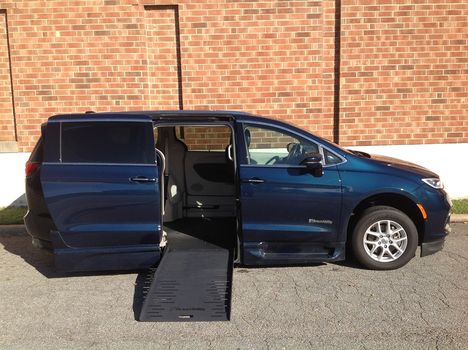 Used Wheelchair Van For Sale: 2021 Chrysler Pacifica Touring L Wheelchair Accessible Van For Sale with a  on it. VIN: 2C4RC1BGXMR602432