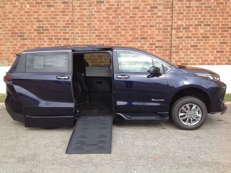 New Wheelchair Van For Sale: 2026 Toyota Sienna XLE Wheelchair Accessible Van For Sale with a  on it. VIN: 5TDYRKEC9TS291851
